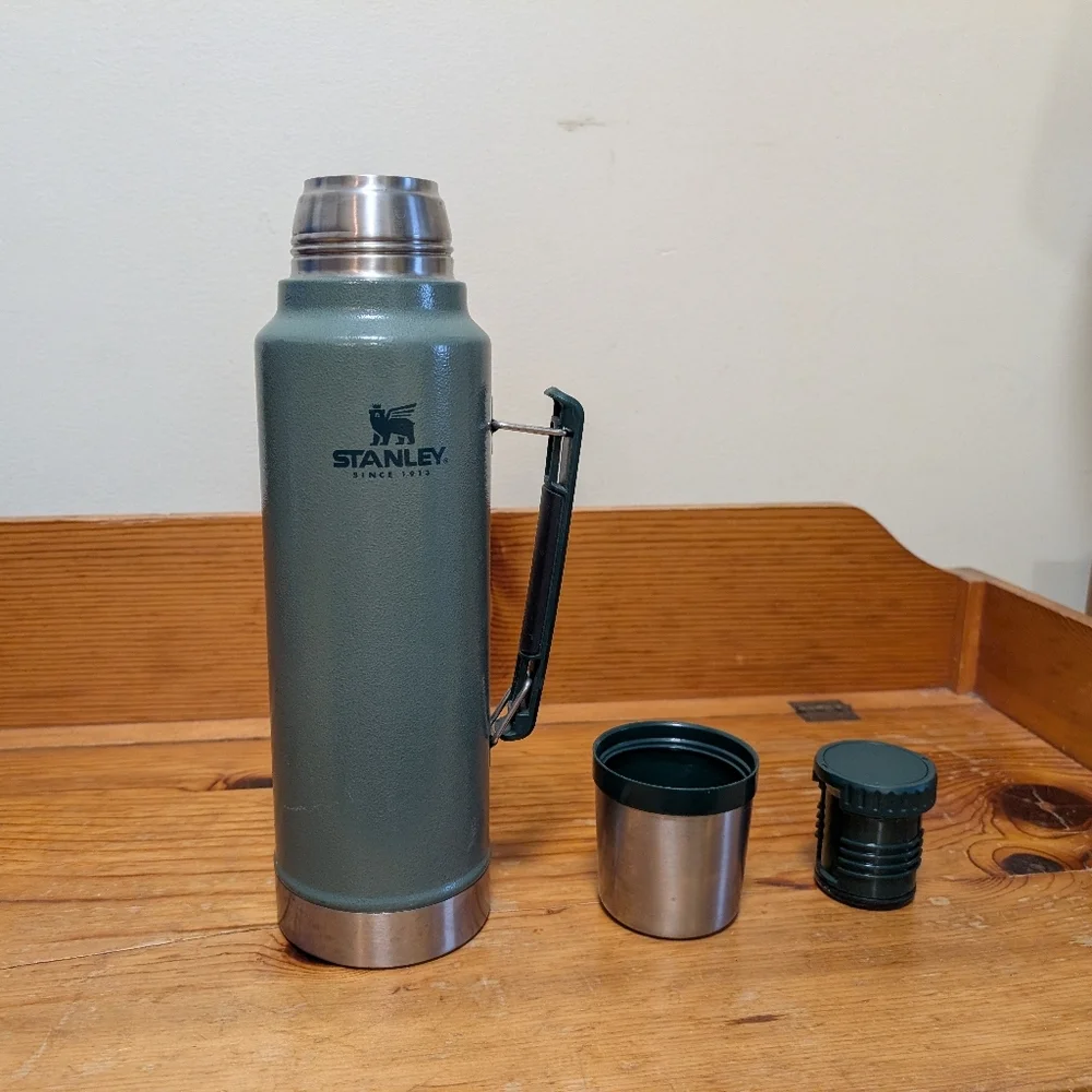 Stanley Classic Vacuum Bottle Green Thermos w Cup Stopper - Picture 2 of 7